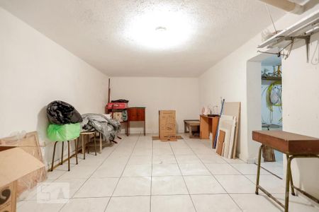 Casa à venda com 244m², 4 quartos e 3 vagasPorão