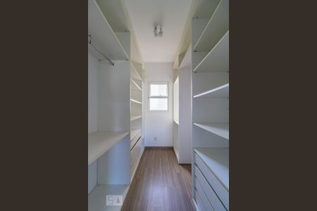 Apartamento para alugar com 133m², 3 quartos e 2 vagas Apartamento para alugar com 133m², 3 quartos e 2 vagasCloset da Suíte