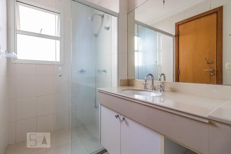 Apartamento para alugar com 133m², 3 quartos e 2 vagas Apartamento para alugar com 133m², 3 quartos e 2 vagasBanheiro da Suíte