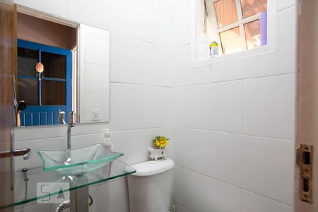 Lavabo de casa à venda com 3 quartos, 110m² em Vila Carmosina, São Paulo