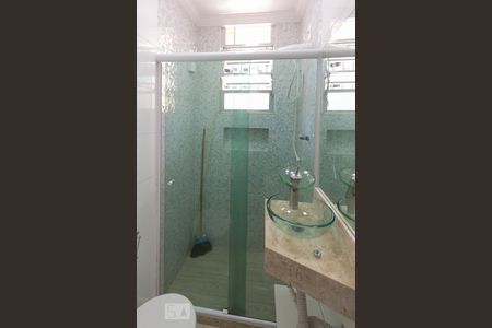 Banheiro de kitnet/studio para alugar com 1 quarto, 32m² em Praca da Bandeira, Rio de Janeiro