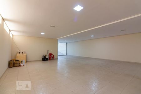 Casa de condomínio à venda com 490m², 4 quartos e 6 vagas Casa de condomínio à venda com 490m², 4 quartos e 6 vagasGaragem