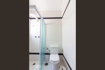 Casa de condomínio à venda com 490m², 4 quartos e 6 vagas Casa de condomínio à venda com 490m², 4 quartos e 6 vagasBanheiro da Suíte 1