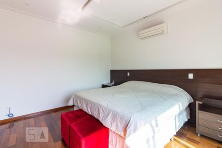 Casa de condomínio à venda com 490m², 4 quartos e 6 vagas Casa de condomínio à venda com 490m², 4 quartos e 6 vagasSuíte Principal