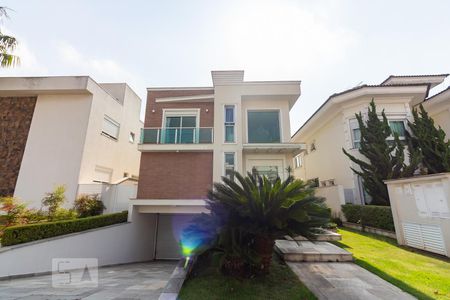 Casa de condomínio à venda com 490m², 4 quartos e 6 vagas Casa de condomínio à venda com 490m², 4 quartos e 6 vagasFachada