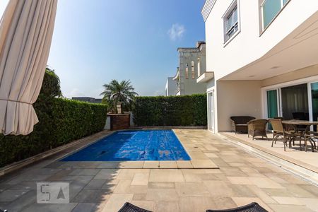 Casa de condomínio à venda com 490m², 4 quartos e 6 vagas Casa de condomínio à venda com 490m², 4 quartos e 6 vagasPiscina