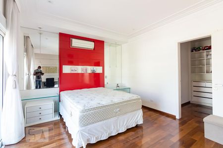 Casa de condomínio à venda com 490m², 4 quartos e 6 vagas Casa de condomínio à venda com 490m², 4 quartos e 6 vagasSuíte 1