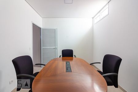 Casa de condomínio à venda com 490m², 4 quartos e 6 vagas Casa de condomínio à venda com 490m², 4 quartos e 6 vagasComodo