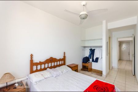 Suíte de apartamento para alugar com 3 quartos, 120m² em Vila Tupi, Praia Grande