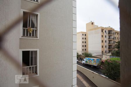 Vista da janela da sala de apartamento para alugar com 3 quartos, 65m² em Presidente Médici, Ribeirão Preto