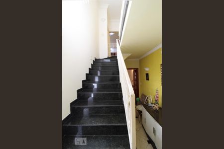 Casa à venda com 285m², 4 quartos e 2 vagasEscada 