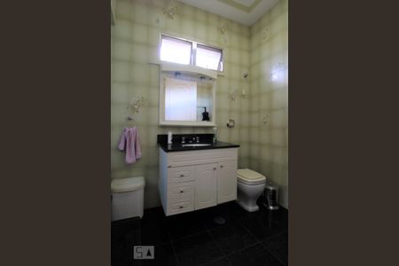 Casa à venda com 285m², 4 quartos e 2 vagasBanheiro social 