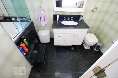 Casa à venda com 285m², 4 quartos e 2 vagasBanheiro social 