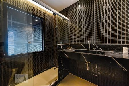 Apartamento à venda com 420m², 4 quartos e 2 vagas Apartamento à venda com 420m², 4 quartos e 2 vagasBanheiro da Suíte 2