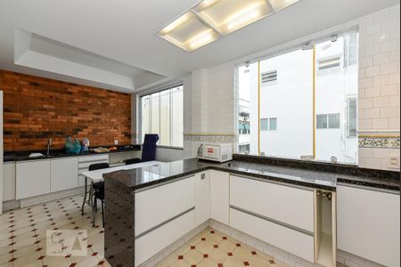 Apartamento à venda com 420m², 4 quartos e 2 vagas Apartamento à venda com 420m², 4 quartos e 2 vagasCozinha
