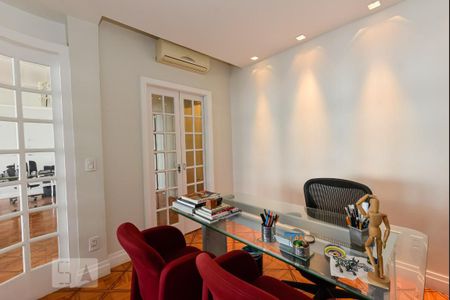 Apartamento à venda com 420m², 4 quartos e 2 vagas Apartamento à venda com 420m², 4 quartos e 2 vagasEscritório