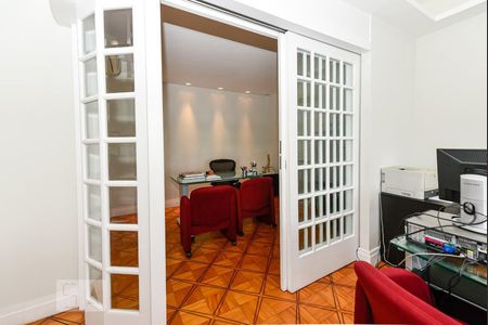 Apartamento à venda com 420m², 4 quartos e 2 vagas Apartamento à venda com 420m², 4 quartos e 2 vagasEscritório