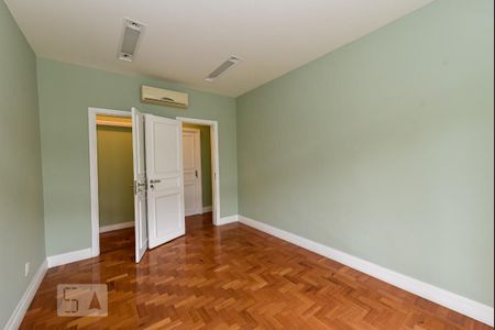 Apartamento à venda com 420m², 4 quartos e 2 vagas Apartamento à venda com 420m², 4 quartos e 2 vagasSuíte 4