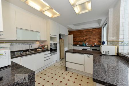 Apartamento à venda com 420m², 4 quartos e 2 vagas Apartamento à venda com 420m², 4 quartos e 2 vagasCozinha