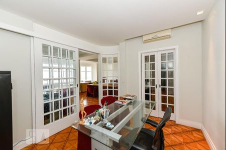 Apartamento à venda com 420m², 4 quartos e 2 vagas Apartamento à venda com 420m², 4 quartos e 2 vagasEscritório