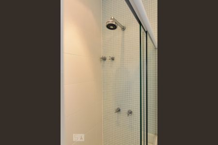 Apartamento à venda com 420m², 4 quartos e 2 vagas Apartamento à venda com 420m², 4 quartos e 2 vagasBanheiro da Suíte 1