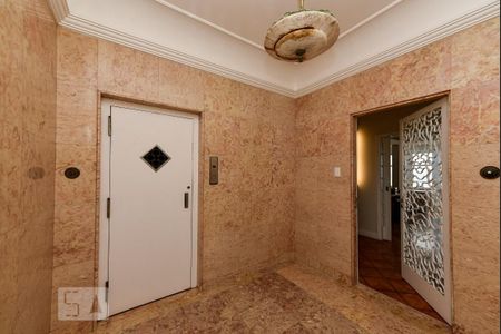 Apartamento à venda com 420m², 4 quartos e 2 vagas Apartamento à venda com 420m², 4 quartos e 2 vagasHall de entrada