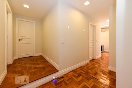 Apartamento à venda com 420m², 4 quartos e 2 vagas Apartamento à venda com 420m², 4 quartos e 2 vagasHall dos Quartos