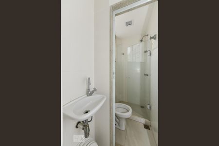 Apartamento à venda com 420m², 4 quartos e 2 vagas Apartamento à venda com 420m², 4 quartos e 2 vagasBanheiro de Serviço 2