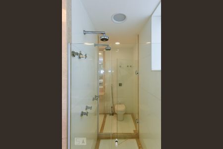 Apartamento à venda com 420m², 4 quartos e 2 vagas Apartamento à venda com 420m², 4 quartos e 2 vagasBanheiro da Suíte 4