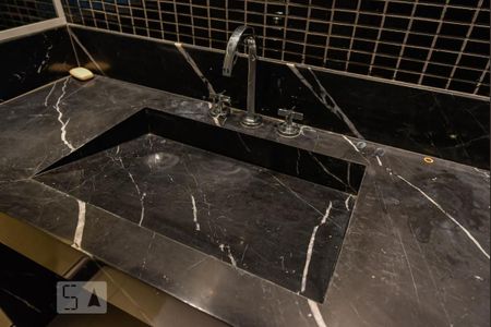 Apartamento à venda com 420m², 4 quartos e 2 vagas Apartamento à venda com 420m², 4 quartos e 2 vagasBanheiro da Suíte 2