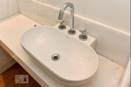 Apartamento à venda com 420m², 4 quartos e 2 vagas Apartamento à venda com 420m², 4 quartos e 2 vagasBanheiro da Suíte 3