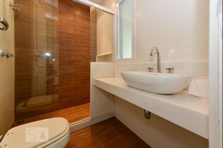 Apartamento à venda com 420m², 4 quartos e 2 vagas Apartamento à venda com 420m², 4 quartos e 2 vagasBanheiro da Suíte 3