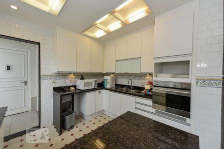 Apartamento à venda com 420m², 4 quartos e 2 vagas Apartamento à venda com 420m², 4 quartos e 2 vagasCozinha