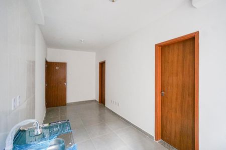 Sala e cozinha de apartamento para alugar com 2 quartos, 40m² em Penha de França, São Paulo