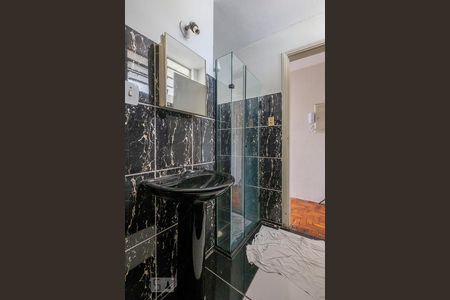 Banheiro de kitnet/studio para alugar com 1 quarto, 35m² em Sumarezinho, São Paulo