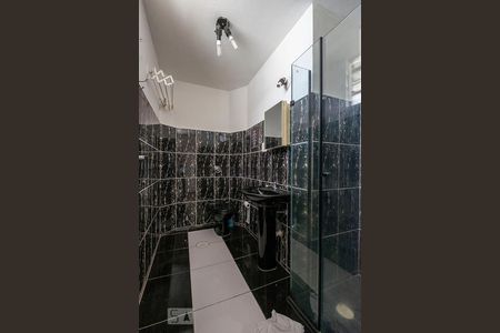 Banheiro de kitnet/studio para alugar com 1 quarto, 35m² em Sumarezinho, São Paulo