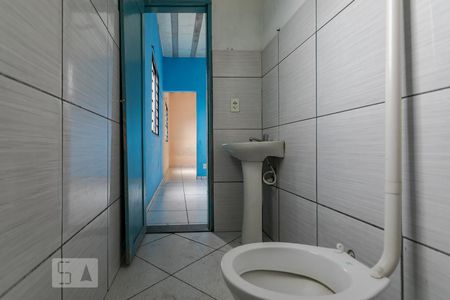 Banheiro de kitnet/studio para alugar com 1 quarto, 25m² em Parque Residencial Itapeti, Mogi das Cruzes