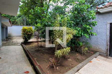 Casa à venda com 250m², 7 quartos e 2 vagasQuintal da entrada