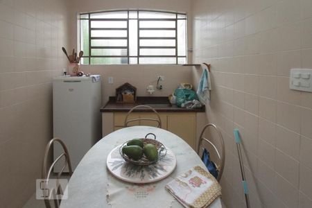 Casa à venda com 200m², 3 quartos e 5 vagasCozinha da Edícula