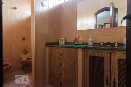 Casa à venda com 200m², 3 quartos e 5 vagasBanheiro da Suite