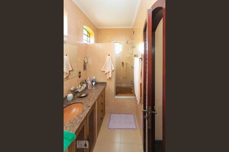 Casa à venda com 200m², 3 quartos e 5 vagasBanheiro da Suite