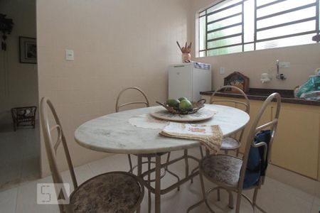 Casa à venda com 200m², 3 quartos e 5 vagasCozinha da Edícula