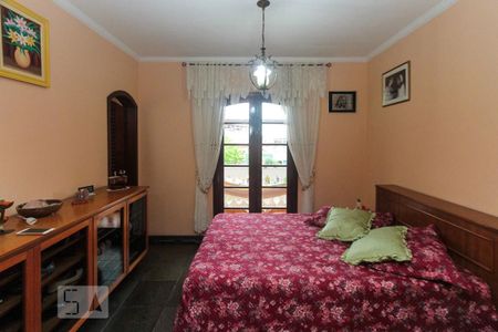 Casa à venda com 200m², 3 quartos e 5 vagasSuite