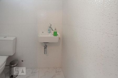 Casa à venda com 200m², 3 quartos e 5 vagasBanheiro da Suite da Aedicula