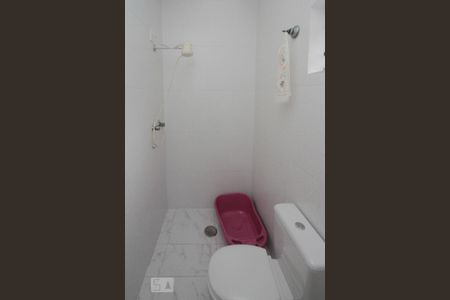 Casa à venda com 200m², 3 quartos e 5 vagasBanheiro da Suite da Aedicula