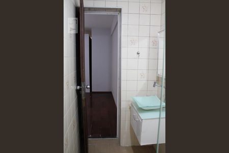 Banheiro de kitnet/studio para alugar com 1 quarto, 46m² em Centro, Campinas