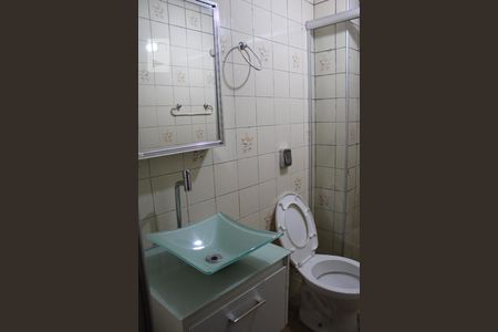 Banheiro de kitnet/studio para alugar com 1 quarto, 46m² em Centro, Campinas