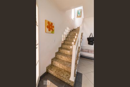 Escadas de casa à venda com 3 quartos, 183m² em Vila Galvão, Guarulhos
