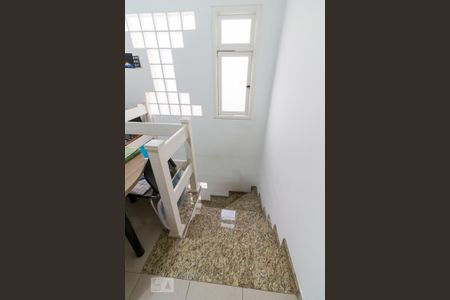 Casa à venda com 183m², 3 quartos e 3 vagasEscadas