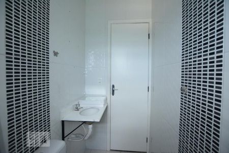 Banheiro de apartamento para alugar com 1 quarto, 35m² em Brás de Pina, Rio de Janeiro